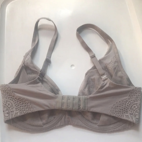 Body by Victoria Unlined Demi - Picture 3 of 5